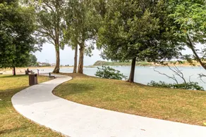 Charmant appartement entièrement équipé avec jardin, barbecue et piscine | Vue montagne | Plage à proximité | Parfait pour le travail à distance - Image 2