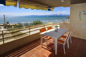 Charming flat with pool, garden & terrace | Next to the beach - Image 4