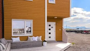 Holiday home with garden & terrace - Image 3