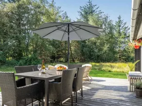 Holiday home with terrace - Image 2