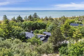 Magnífica casa apropiada para familias con jardín y barbacoa | Vistas al agua - Image 2