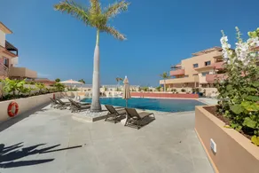 Appartement entièrement équipé avec piscine chauffée, terrasse et barbecue | Vue ville | Adapté au travail à distance - Image 2