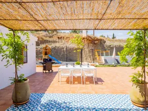 Family-oriented holiday apartment with terrace, private pool & BBQ | Mountain view - Image 5