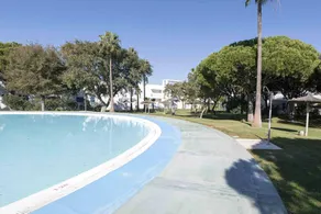 Holiday apartment with pool & terrace - Image 2