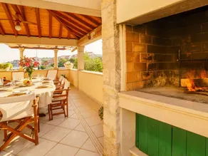 Villa con jardín, piscina y terraza - Image 4