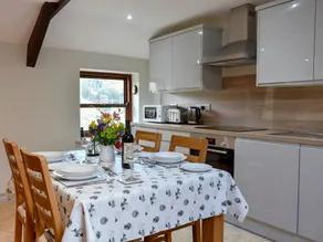 Cottage with garden - Image 4