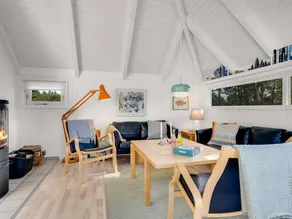 Familienorientiertes Ferienhaus mit Pool und Terrasse - Image 2