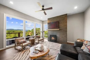 Majestic Meadows-pet friendly/walking distance to community pool/pickleball - Image 3