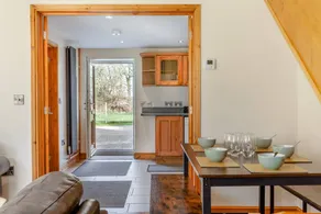 Cottage with garden & hot tub - Image 5