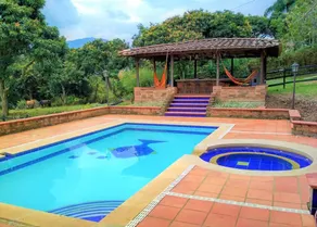 Privatzimmer mit Pool und Garten - Image 5