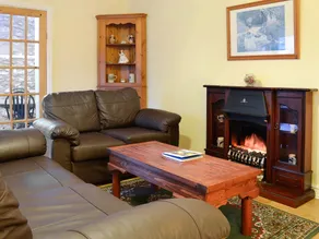 Cottage with BBQ & garden - Image 2