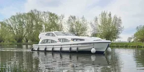 Boat with terrace - Image 2