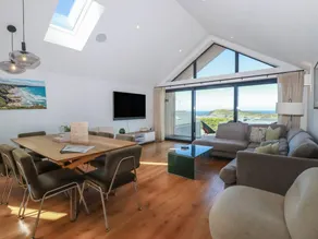 Cottage with jacuzzi & garden - Image 3