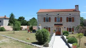 Fully equipped pleasant house with pool, BBQ & terrace - Image 4