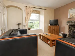 Cottage with garden - Image 3