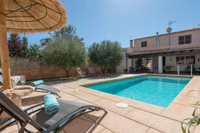 Villa with terrace, private pool & garden - Image 2