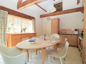 Cottage with garden - Image 4