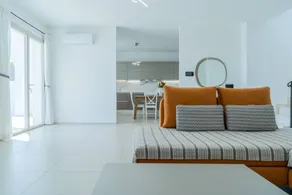 Villa avec jardin, piscine privée et terrasse - Image 4