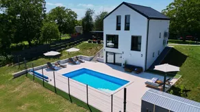 Voll ausgestattete Villa mit Grill, Terrasse und beheiztem Pool - Image 2