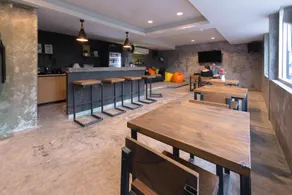Revolution Hostel Asoke - Image 4