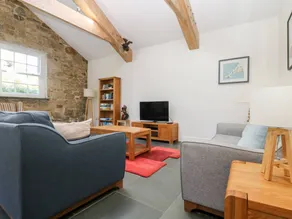 Family-oriented pleasant cottage with terrace & garden - Image 4