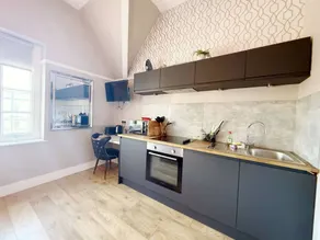 Family-friendly apartment with fast internet - Image 3