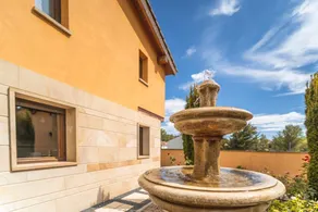 Holiday home with garden & barbecue - Image 2