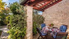 Charming holiday apartment with garden, pool & terrace - Image 4