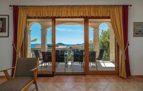 Children-friendly big holiday home with terrace, garden & barbeque | Sea view - Image 2