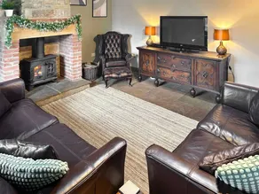 Family-oriented cottage with terrace & garden | Pet-friendly - Image 4