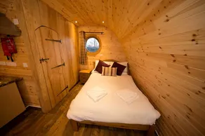 Romantic Couples' Getaway Pod near Bristol on Somerset Coast, England - Image 4