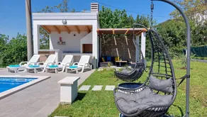Fully equipped villa with sauna, private pool & BBQ - Image 4