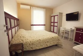 Apartment with garden & terrace | Garden view | Perfect for remote work - Image 4
