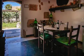 Maison avec jacuzzi, piscine et barbecue | Vue jardin - Image 2