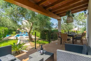 Villa with garden, terrace & private pool - Image 2