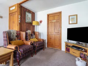 Family-friendly cottage with terrace & garden - Image 5