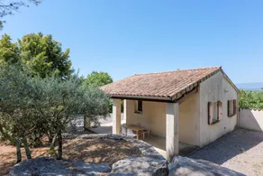 Cottage con giardino, piscina riscaldata e barbecue | Vista sul giardino - Image 3