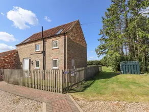 Cottage with garden - Image 2