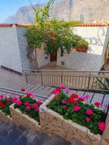 Holiday home | Mountain view | Beach nearby - Image 4