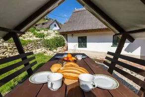Holiday home with terrace & garden - Image 2
