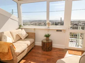 Child-friendly pleasant cottage with garden | Beach view - Image 4