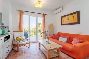 Ferienwohnung mit Pool, Terrasse und Garten | Bergblick - Image 4