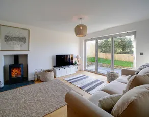 Family-friendly charming cottage with garden & BBQ | Pets allowed - Image 2