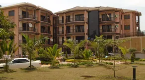 Flat with pool, garden & barbeque | City view - Image 5