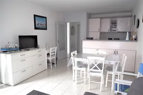 Appartement entièrement équipé avec jardin | Vue ville | À côté de la plage - Image 4