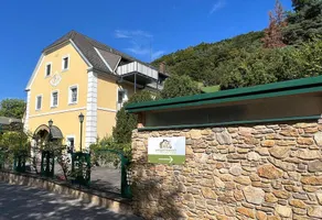 Apartment with garden - Image 4