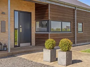 Holiday home with barbecue, garden & terrace - Image 3