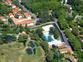 Bungalow with terrace - Image 2