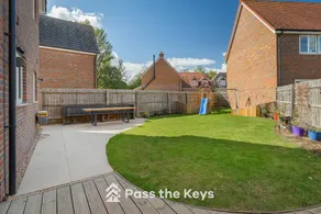 Holiday home with fast internet, terrace & garden - Image 3