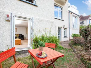 Cottage with garden | River view - Image 2